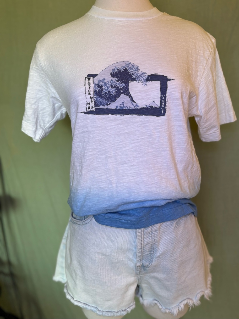 The Great Wave Off Kanagawa graphic tshirt